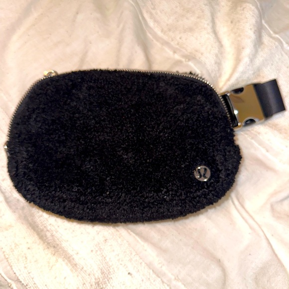 Lululemon Black Fleece Everywhere Belt Bag (Black with Silver Accents) - Picture 1 of 2